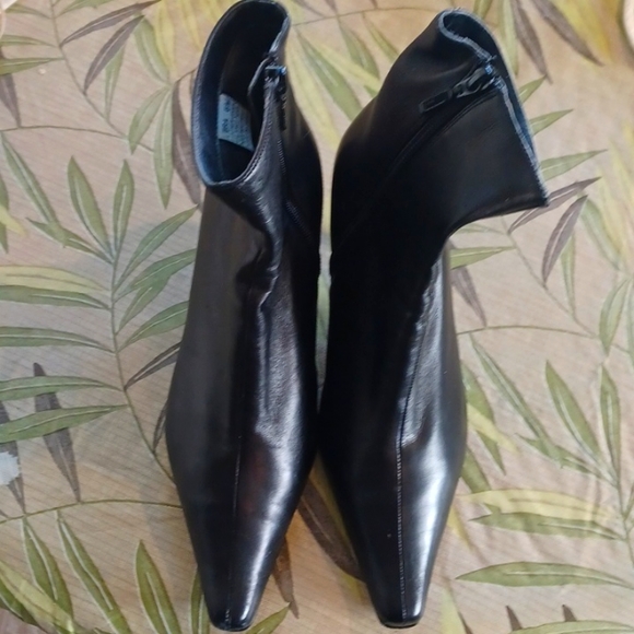 0000~MM6 Leather Booties with Zip Closure